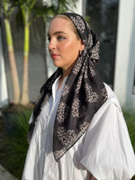 SCARF BAR CLASSIC PRETIED HEAD SCARF W VELVET GRIP