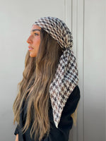 SCARF BAR SQUARE HEAD SCARF W/ INVISIBLE GRIP